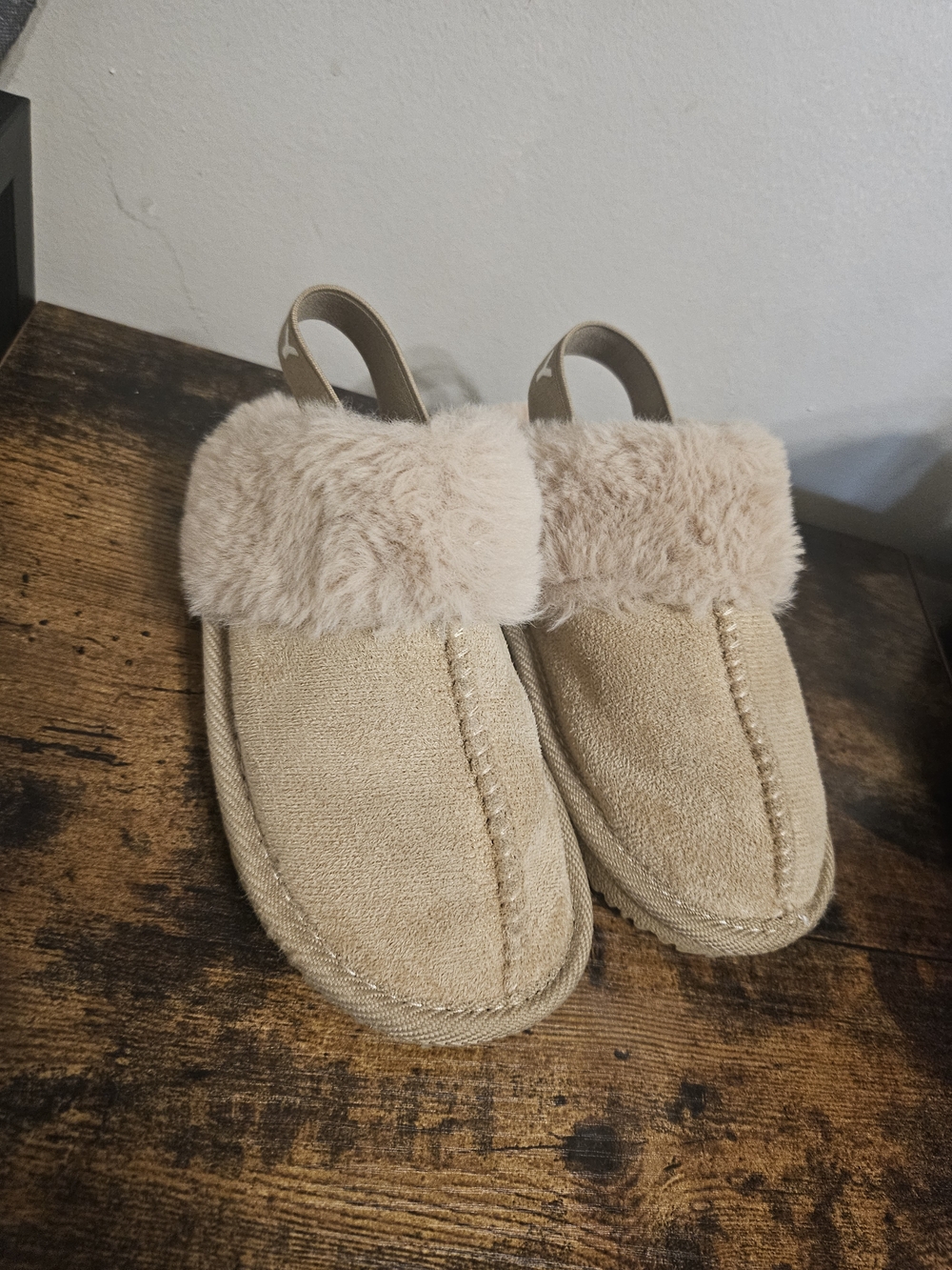 Nicole Miller Cozy Faux Fur Slip-On Slippers in Beige